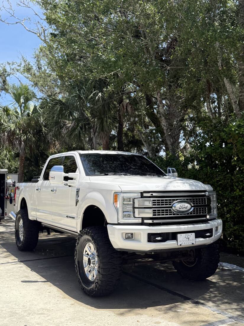 White Ford F-250 lifted truck detailed