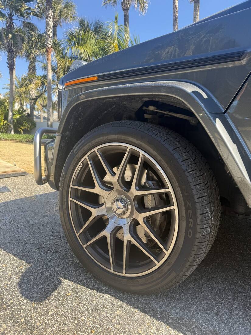 G-Wagon wheel and tire detailed